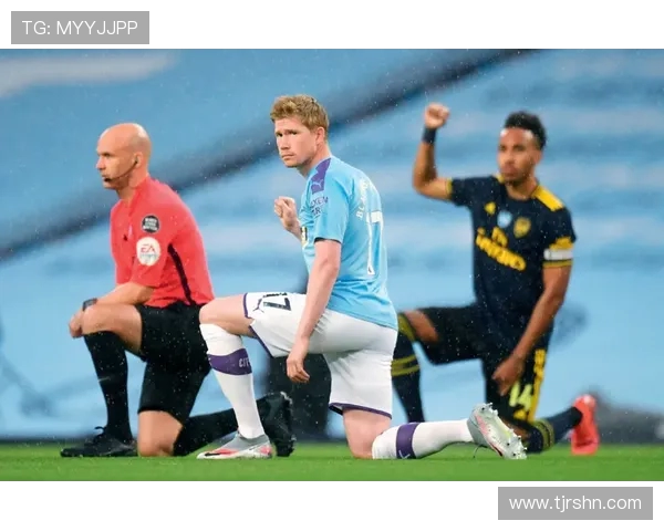 利物浦与曼城比赛前默哀致敬英超历史伟大球员的感人时刻