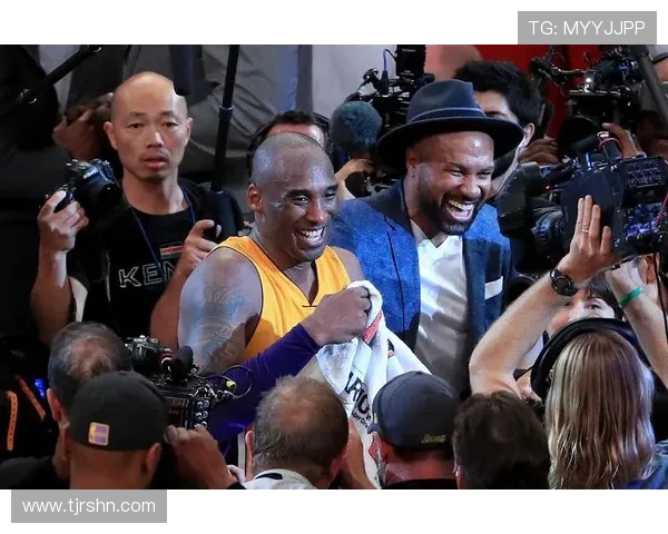 湖人勇士中场插曲精彩回顾与球迷互动盛况分析