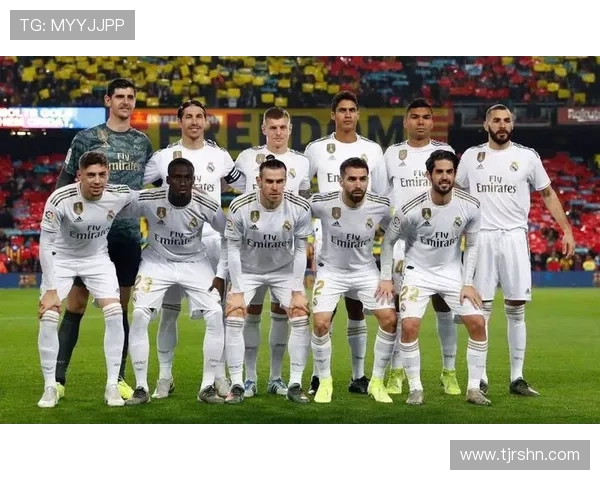 皇马与曼联巅峰对决比赛直播全程回顾与精彩瞬间解析 皇马与曼联巅峰对决比赛直播全程回顾与精彩瞬间解析