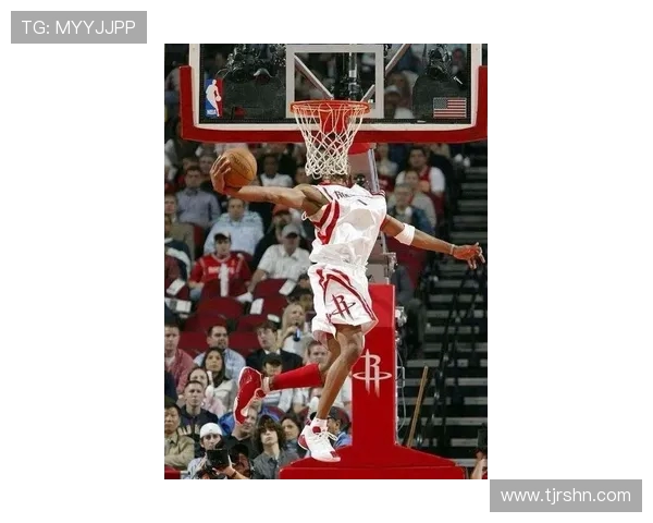 麦迪在对阵雄鹿时惊险扣篮未果的精彩瞬间回顾