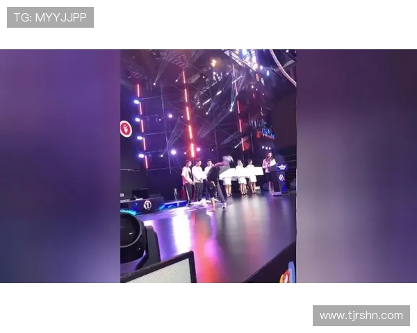 成都街舞队在世界攀岩锦标赛中以85分领先其他队伍展现强大实力